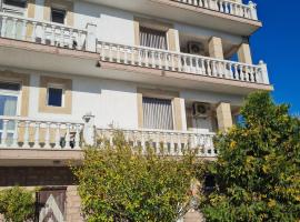 Family Hotel Zhelkovi - Olympia, hotel with pools in Kharmanli