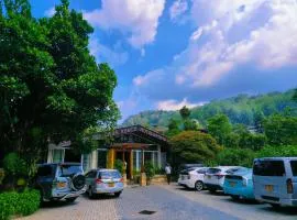 kandy lake reach hotel