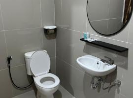 Helau beach krui, hotel in Wainapal