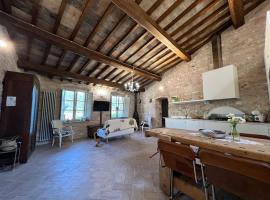 Dimora dei Lustri, ξενοδοχείο σε Gualdo Tadino