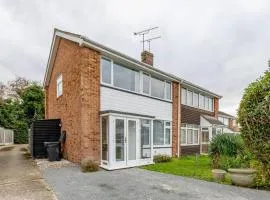 Pass the Keys 3-Bedroom Home in Chelmsford Sleeps 7