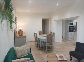 Gîte Familial - Gennes-Val-de-Loire, ξενοδοχείο σε Les Roches