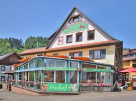 Hotel Restaurant Freihof, hotel en Oberharmersbach