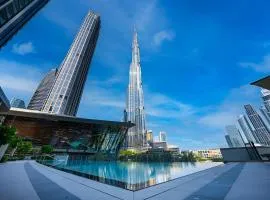Luxury Downtown Apartment Grande Signature Steps to Burj Khalifa and Dubai Mall Pool with Burj View by La Brisa Dubai Retreat