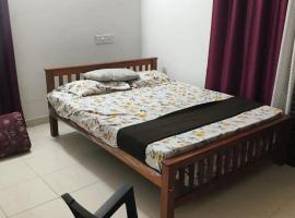 Johnnys Destination, Hotel in Angamaly