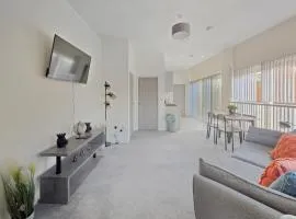 Spacious Stylish Apartment in Swindon Town Centre