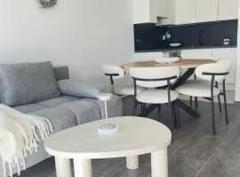 Modern 3 Bedroom Apartment with Seaview, 150m from the beach & free parking spot