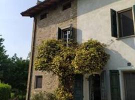 Camera Singola In Antico Casale, ξενοδοχείο σε Pratoretto