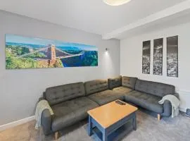 Spacious 4 Bedroom Flat, Perfect for trade teams