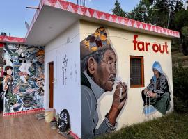 Far out Homestay, Hotel in Hawālbāgh