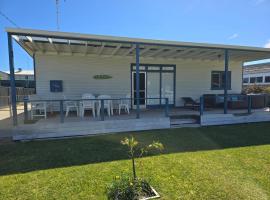 Lano Beach Shack, отель в городе Ланселин