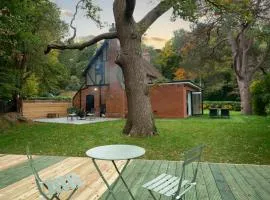 Amos Lodge Deluxe Accommodation