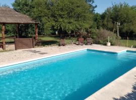 La Br&uacute;jula Hostel y Club Social，米娜克拉韋羅的青年旅館