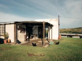 Self-catering Furnished Holiday Cottage to rent Coffee Bay, hotel em Coffee Bay