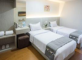 parade inn kendari, hotel perto de Wolter Monginsidi Airport - KDI, Pipulu