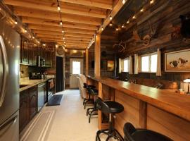 Private 600 Acres WiFi Hot Tub Wolf Pen, hotel v destinaci Hazel Green