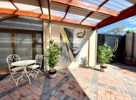 Modern Van Riebeeck Park Accomodation