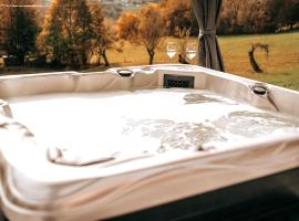 Zachód Beskidu domek z Jacuzzi na wyłączność, hotel em Rybie Nowe