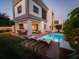 TG NEW Luxury Private Resort & SPA Villas - Heated Salty Swimming Pool, Outdoor Jacuzzi, Sauna, Exotic Garden, Hotel in Limassol