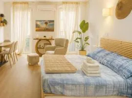 TIMELESS HOME Deluxe Smart Cinema Suite with Netflix & Disney