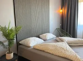 Victoria 1 Room Apartment- Self Check in 24h