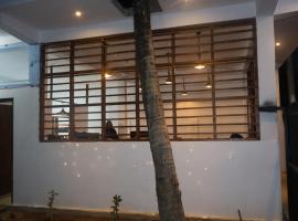 La PRINCE Hostel and hotel，位于亭可马里的酒店