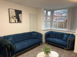 Spacious 4-bed Home Near Didsbury