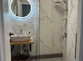 Victoria 1 Room Apartment- Self Check in 24h