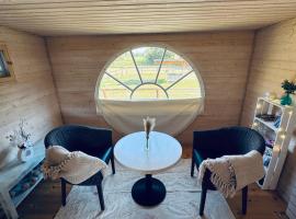 Tiny House mit Pferdeblick, hotel a Travenhorst