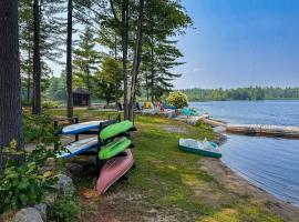 Private Lakefront Cottage Living on Muldrew Lake, hotel i Gravenhurst