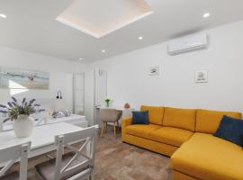 Apartments Martina Studio, hotel in Njivice