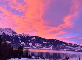 Romantic Alpine Farmhouse with Superview of Lake Near Interlaken, hotel in Sundlauenen