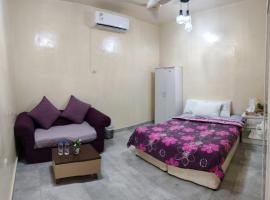 Guesthouse in fujairah, δωμάτιο σε οικογενειακή κατοικία σε Φουτζέιρα