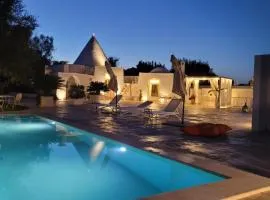 Trullo il Gelso with Private Salt Water Infinity Pool and Jacuzzi inside