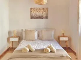 Charming 1-BR Stay Near City Centre, Marina and Beaches - Perfect for Couples, Business or Solo Travellers