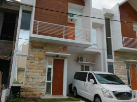 Villa Dino Park Batu, Hotel in Karangploso