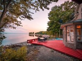 Lakeside Villa across Whisky Run Golf Club、ポートコルボーンのホテル