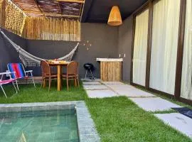 MHV Milagres - Studio Guadalupe 05, quarto e sala privativo a poucos metros da Praia do Marceneiro