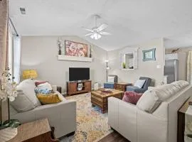 3 Bedroom Home with King Bed, Fenced Yard & Pool Table