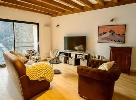 Maison de montagne, charme alpin & cheminée, hotel in Vénosc