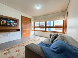 Amplo Apto Poucos passos da Rua Coberta Gramado