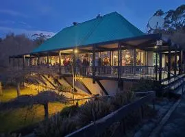 Rustic Roost - Maheno Country Tavern