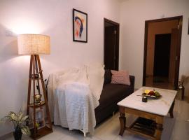 Cherry Blossom Hideaway Elegant 3BHK Cozy Ambience With Pool, hotel in Dabolim