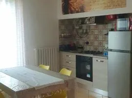 ᑢᗩSᗩ ᘻᗩᖴᗩᒪᗪᗩ zona stazione - teatro - centro con parcheggio interno