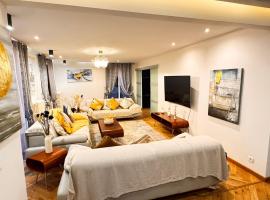 Maison exceptionnelle à l'Esplanade avec jardin, Hotel in Dieppe