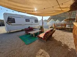 Glamping Caravans In the Crater- גלמפינג קרוואנים במכתש
