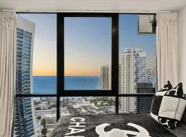 Vogue Circle on Cavill with Stunning Ocean Views - Social media ready!