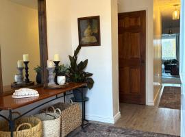 Cozy Room in Elliot Lake, Hotel in Elliot Lake