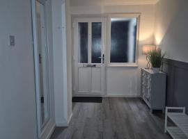 "Chez Nous" Perfect for contractors or families Sleeps 8, hotel en Halesowen