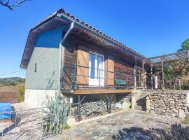 Maison Avec Piscine, Hotel in Faugères